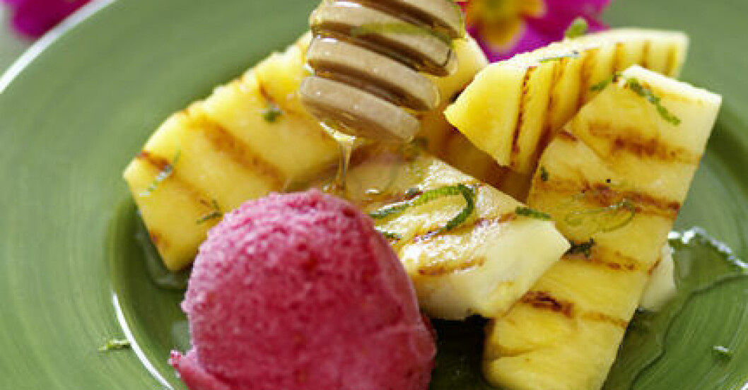 grillad ananas med limehonung och sorbet