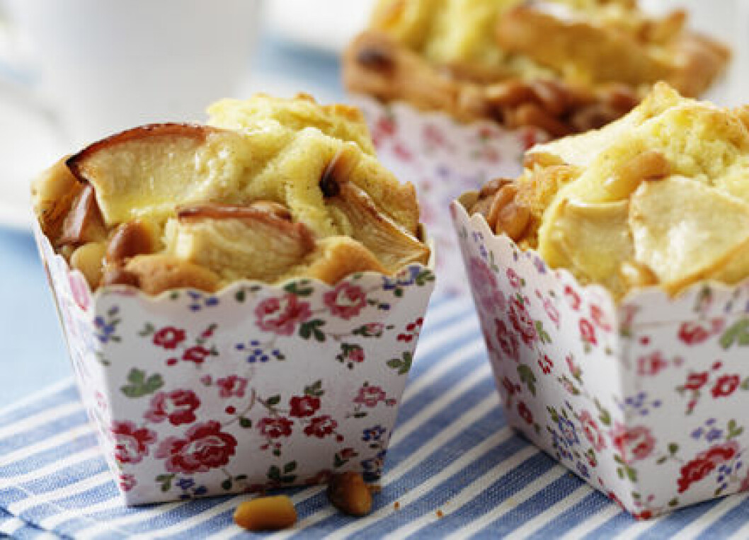 Äppelmuffins med pinjenötter.