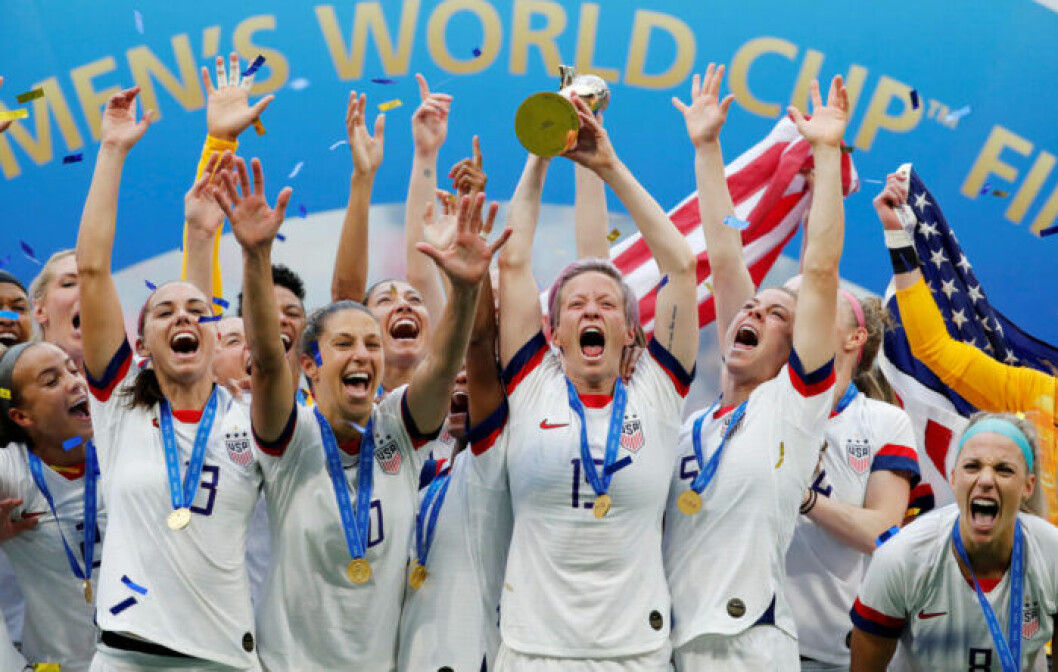 Det amerikanska landslaget med Megan Rapinoe i spetsen ställer krav på bättre jämställdhet inom fotbollen. Amerikanska landslaget i fotboll.