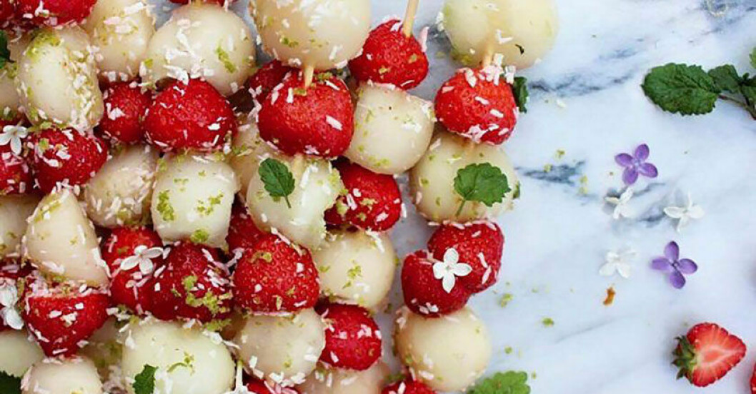 fruktspett med jordgubbar
