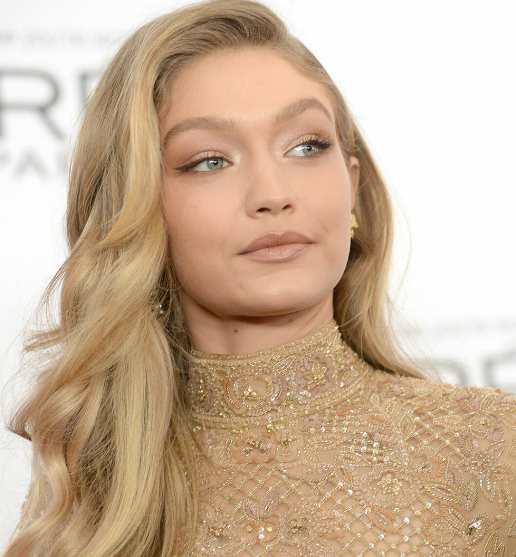 Modellen Gigi Hadid fick lägga om kosten när hon fick diagnosen Hashimotos sjukdom. Gigi Hadid at GLAMOUR Women of The Year Awards 2017.