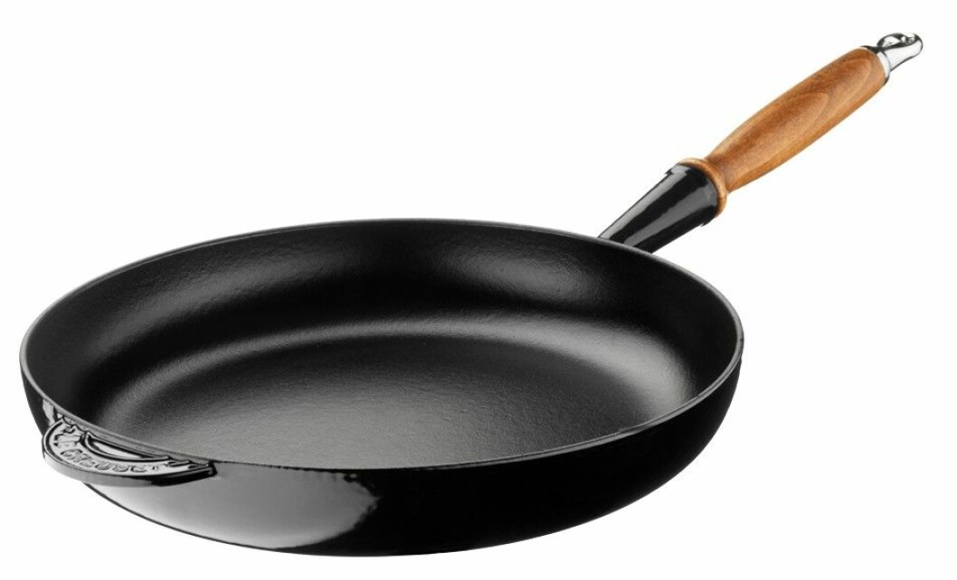 Gjutjärnsstekpanna du kan köpa på Cervera. Gjutjärnsstekpanna från Le Creuset.