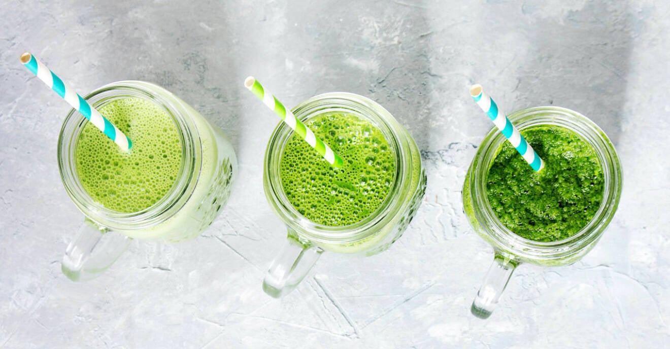 En grön smoothie som innehåller vitaminer, mineraler och gott om protein.