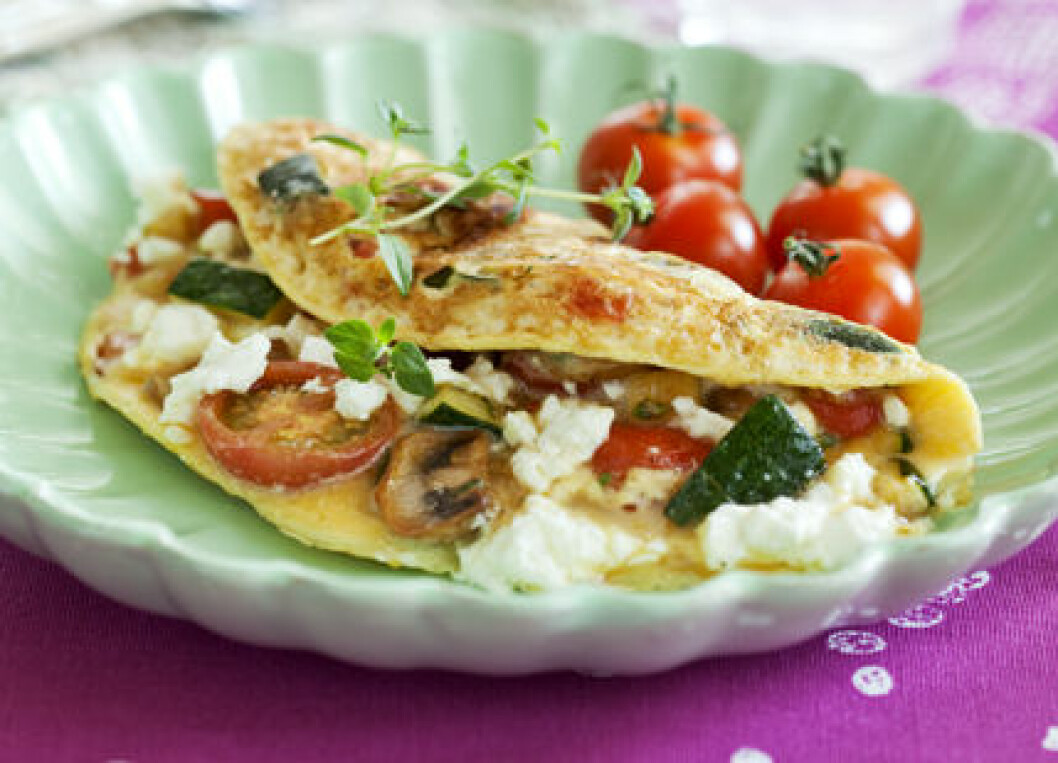 MåBra:s Grönsaksomelett med svamp och feta innehåller 340 kcal/port - och mängder av härliga grönsaker!