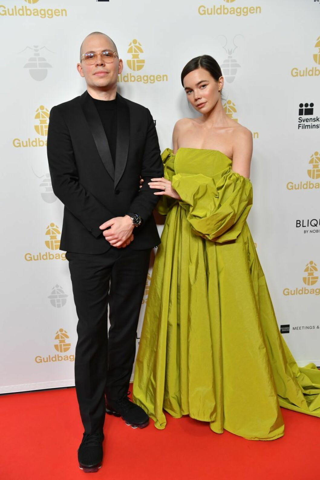 Hedda Stiernstedt med sin partner Alexis Almström. Hedda Stiernstedt med sin partner Alexis Almström på röda mattan på Guldbaggegalan 2020