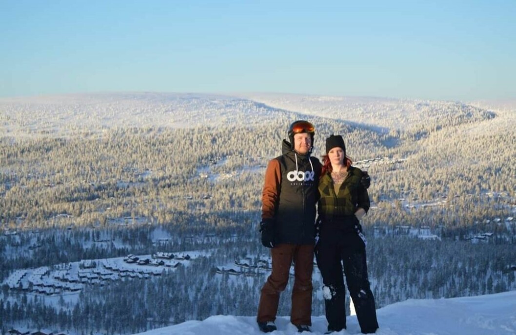 Heras gustavsson och sambon dick åker snowboard