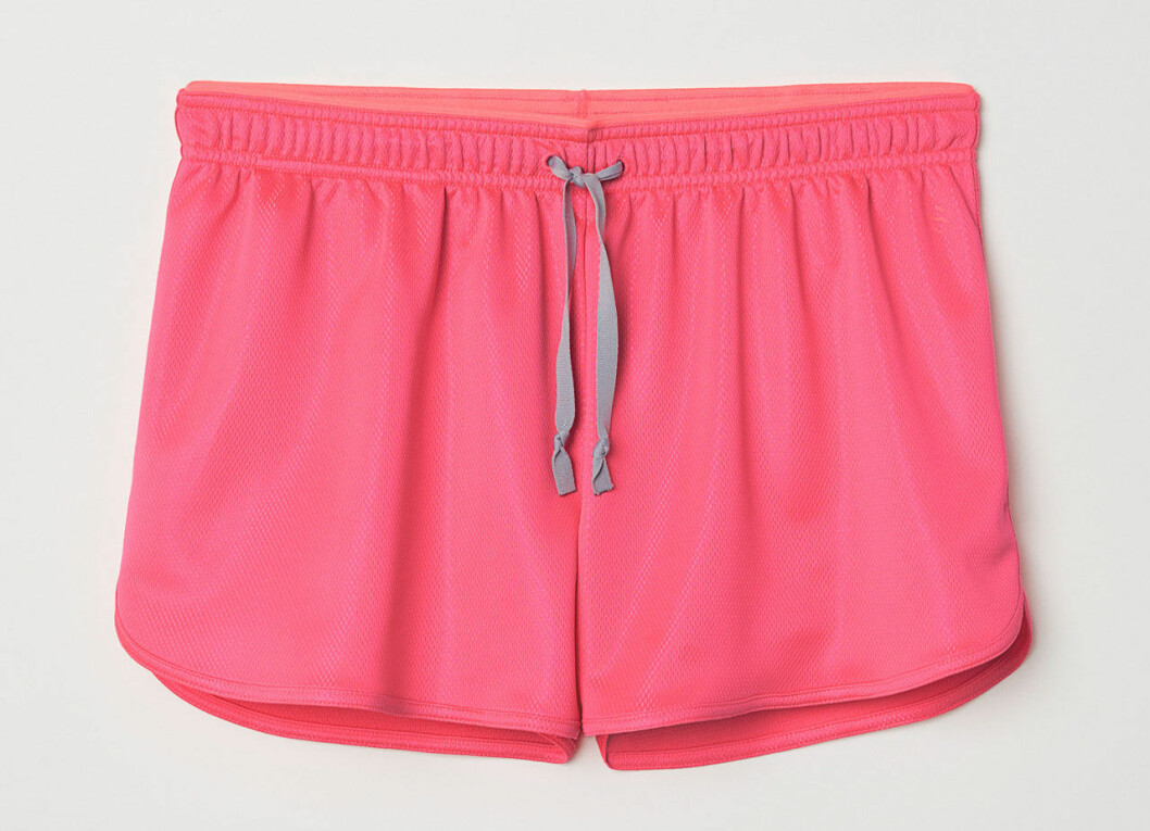 Luftiga träningsshorts i återvunnen polyester, från H&M.