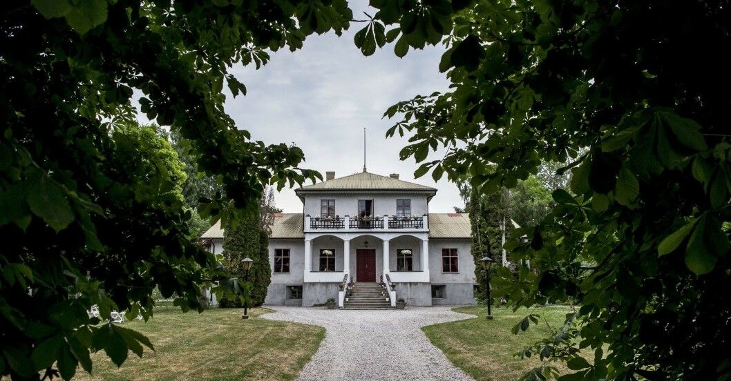 Det har blivit många besök på Gotland den senaste tiden för Kristin. Bland annat har hon besökt pensionat Grå Gåsen där Så mycket bättre spelas in, och där hennes mamma Barbro "Lill-Babs" Svensson medverkade 2010. Bursvik på Gotland