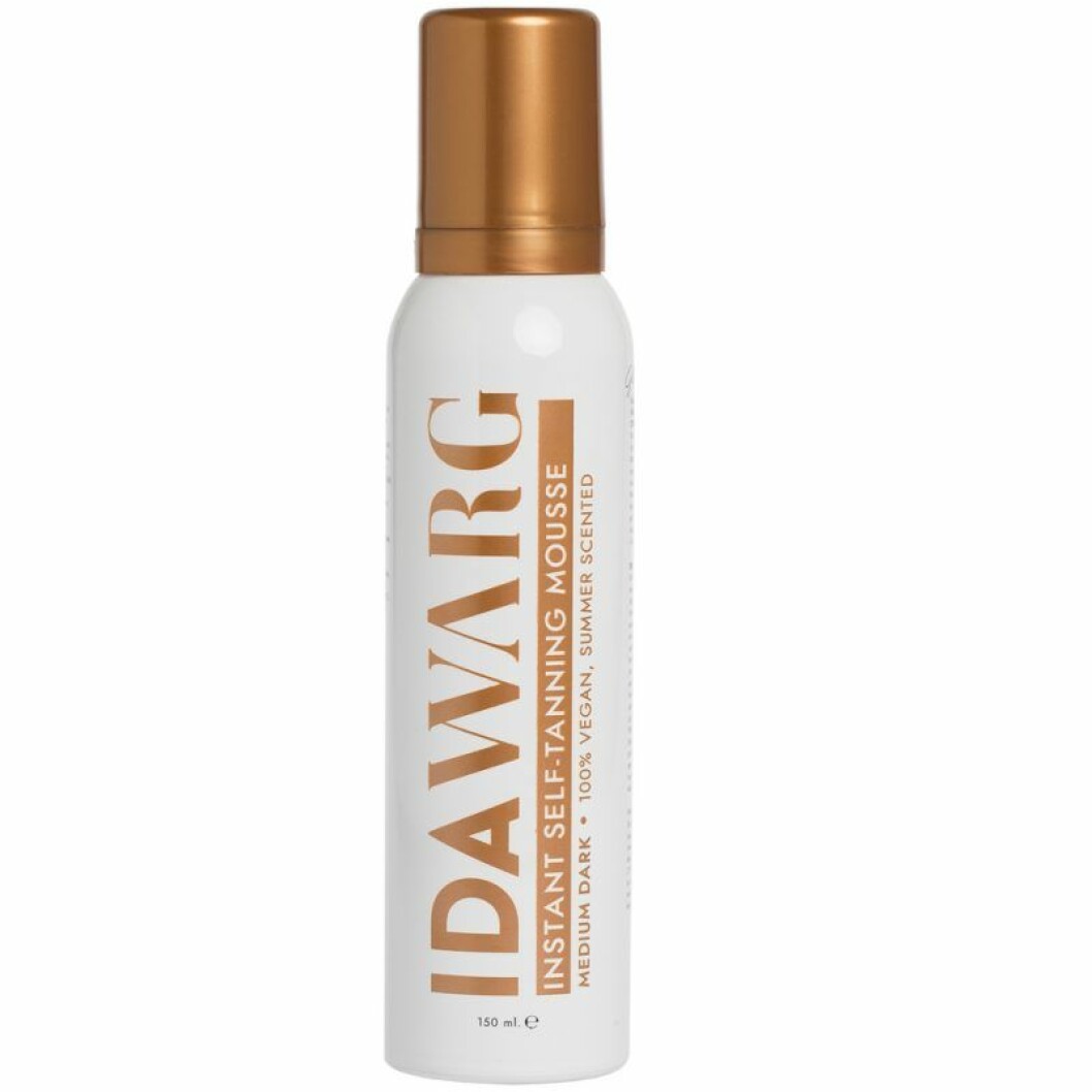 Instant Self-Tanning Mousse, från Ida Warg. <a href="https://track.adtraction.com/t/t?a=1189454097&as=1213658115&t=2&tk=1&epi=boostabrannan&url=https://www.kronansapotek.se/Ida-Warg-Beauty-Self-Tanning-Mousse/p/776762?refSrc=776761" target="_blank" rel="noopener">Här kan du köpa den</a>. Ida Warg brun utan sol