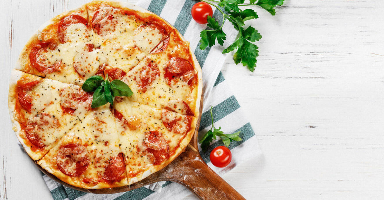 Byt pizzan mot en tunnbrödsrulle för att kapa kalorier.