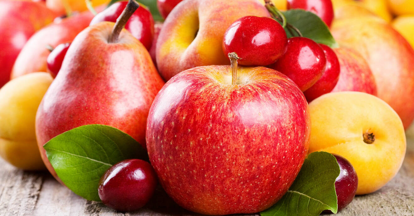 Röda äpplen, päron och körsbär