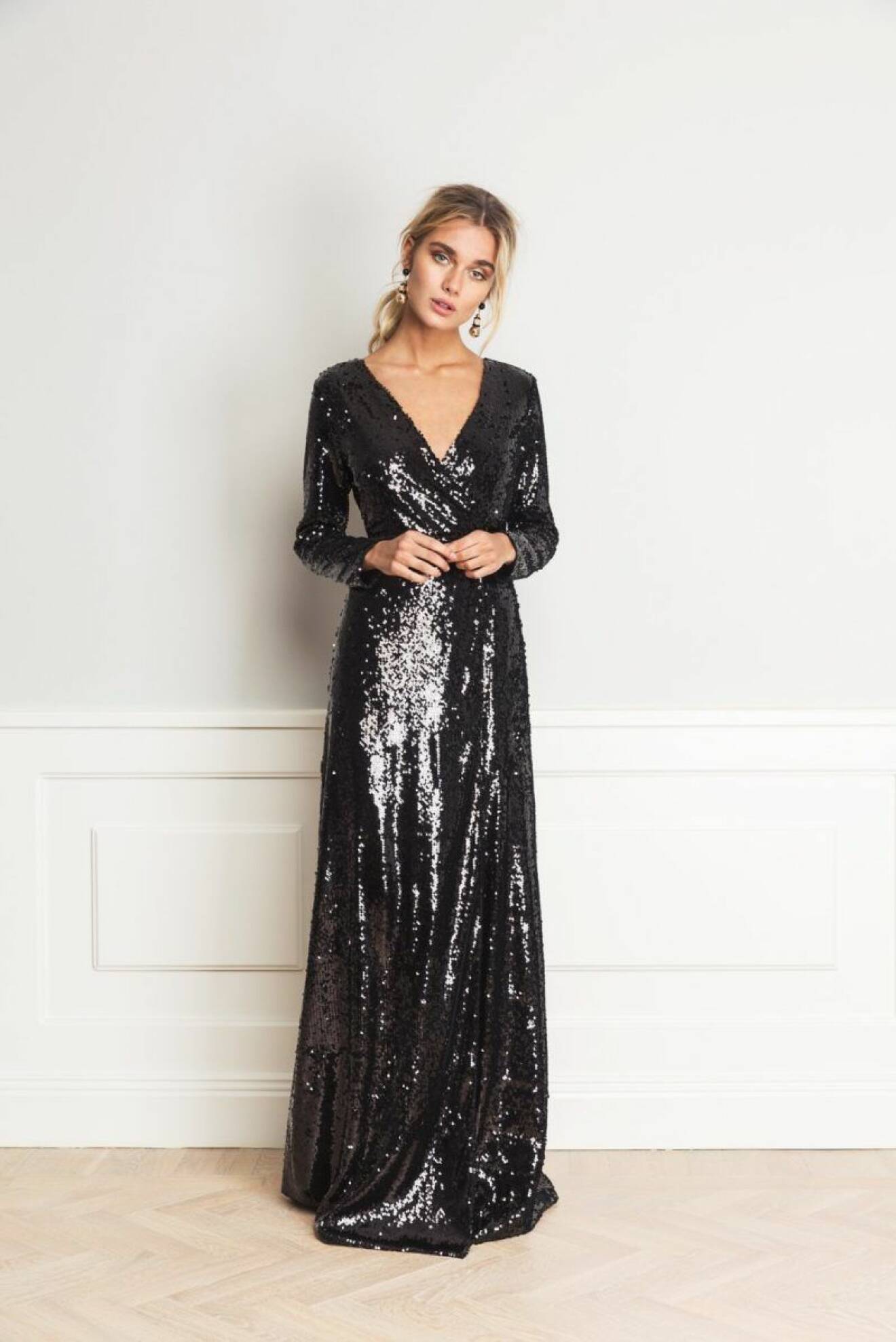 Lång glittrig klänning från By Malina