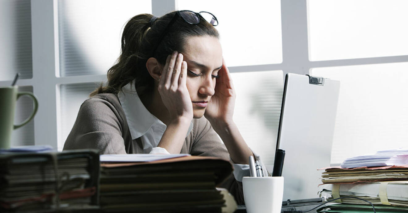 Många svenskar är stressade på arbetsplatsen. Stressexperten menar att det är viktigt att ta pauser.