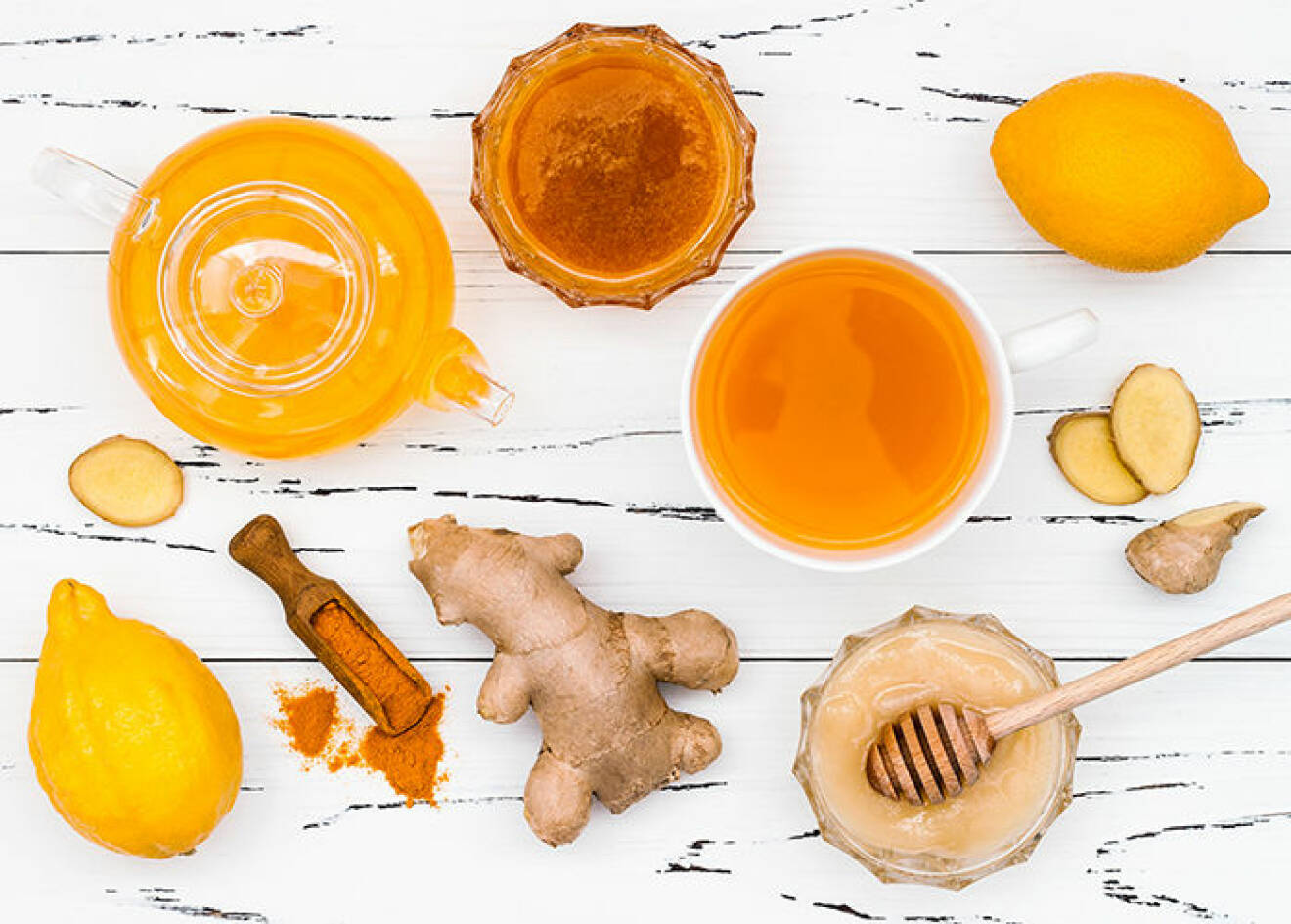 Citron, gurkmeja, ingefära och honung – anti-inflammatorisk pangjuice!
