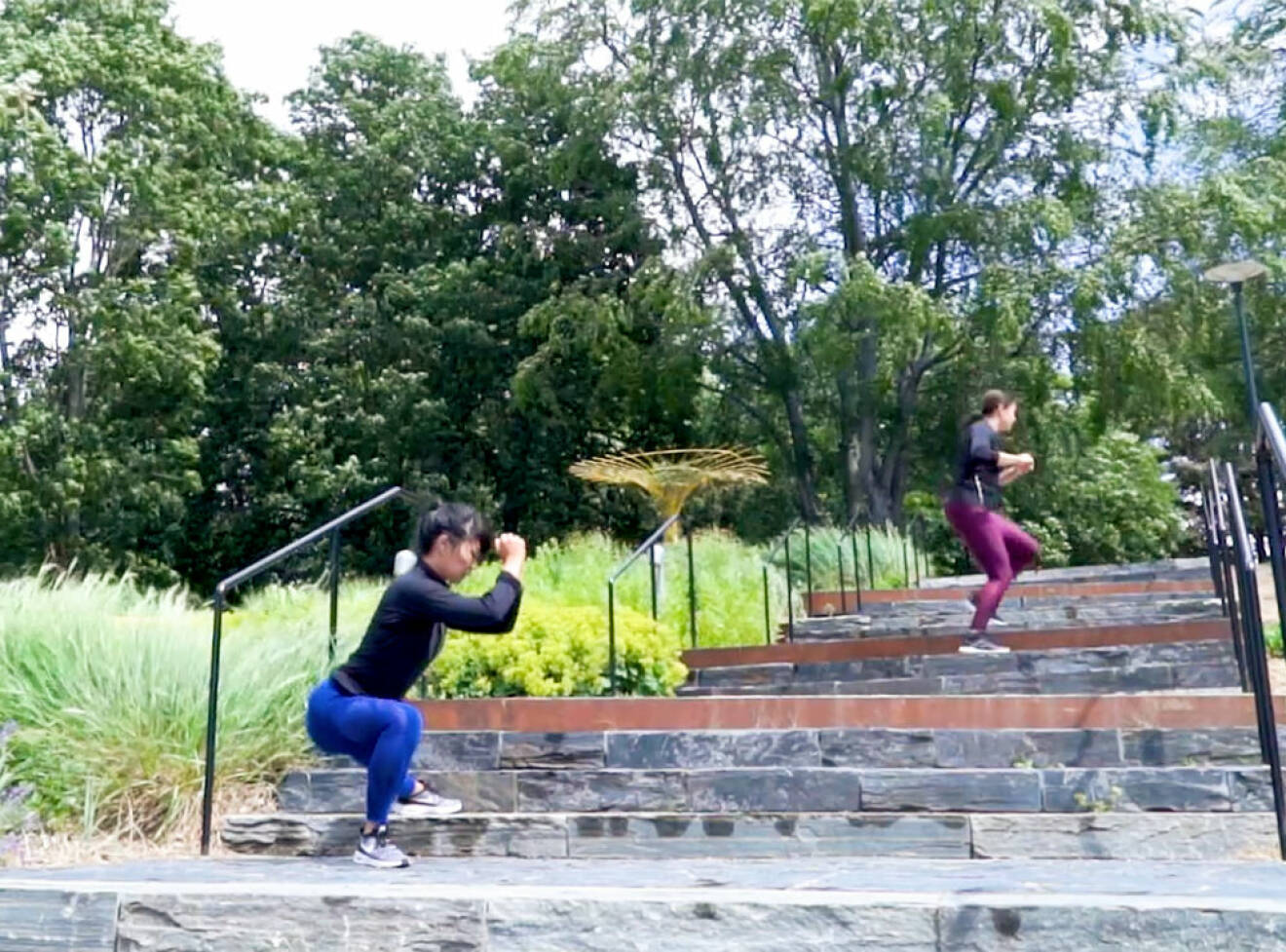 Side lunges och sidosteg – HIIT-pass i trappa