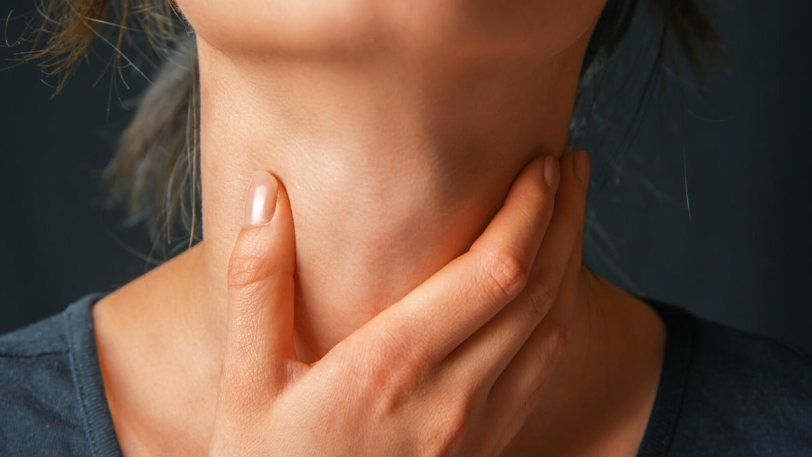 Experten: Därför drabbas fler kvinnor av sköldkörtelsjukdom | MåBra