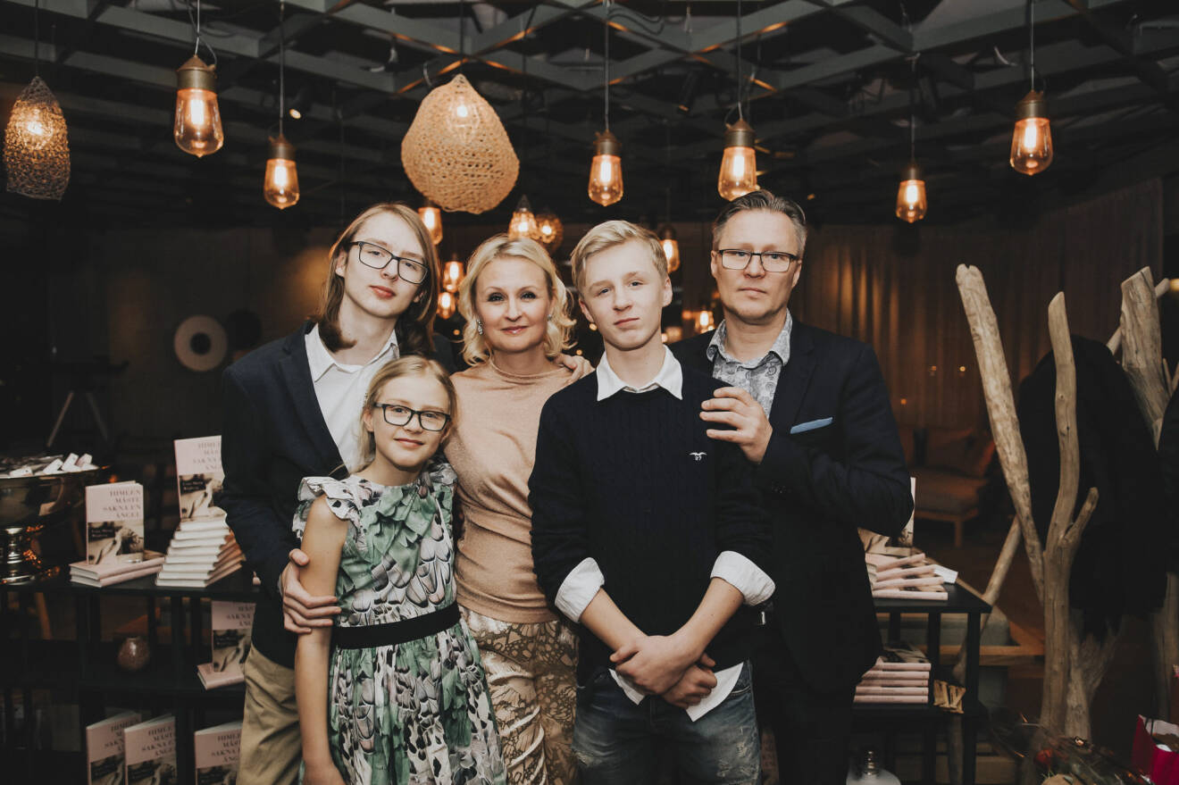 Linn och Leo Wågberg med familjen