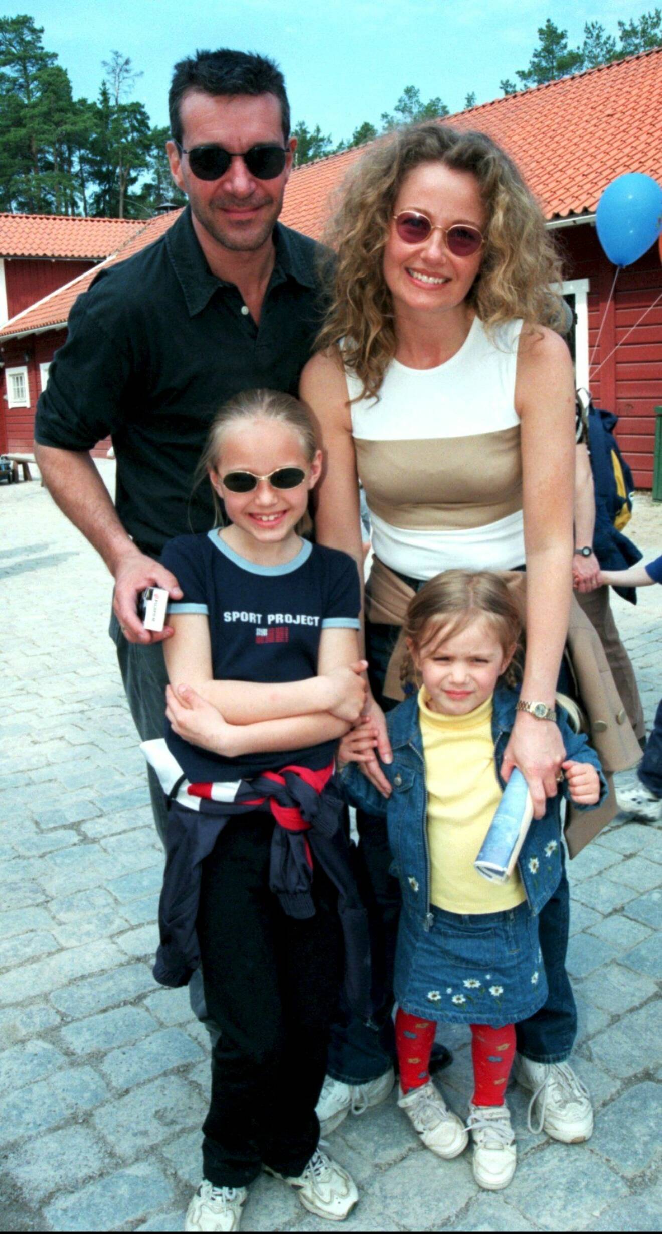 Kjell Bergqvist och Yvonne Ryding med sina barn