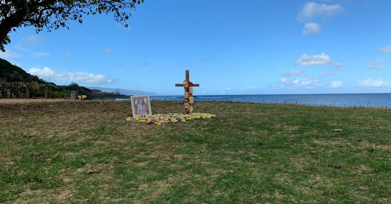 Hanna fick en minnesplats på Hawaii, ön hon hade älskat.