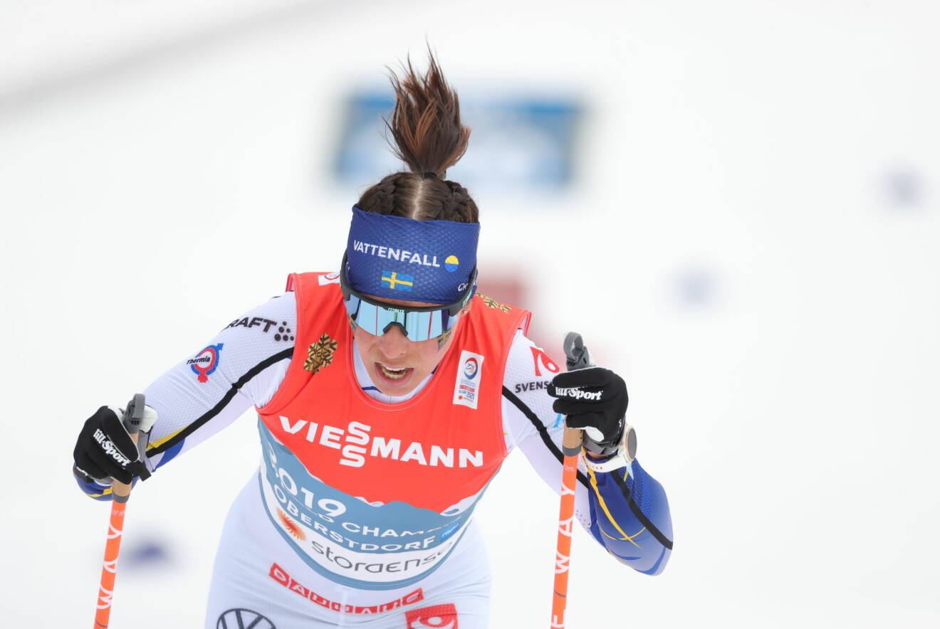 Charlotte Kalla åker skidor