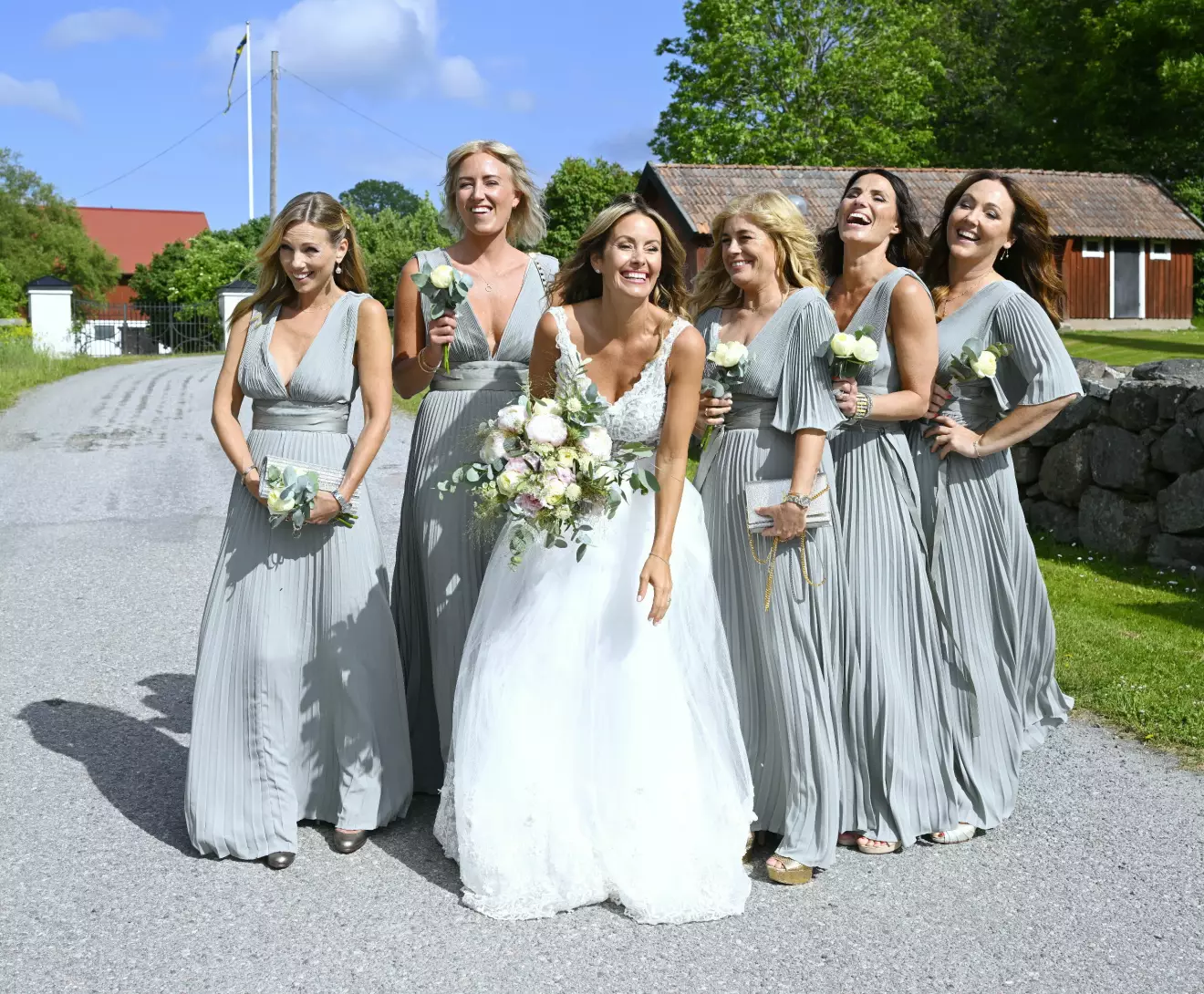 Jessica Wahlgren med sina brudtärnor Caroline Kina Björck, Maria Buhring, Jessica Wahlgren, Pernilla Wahlgren, Lisa Stadell, Hanna Hedlund.