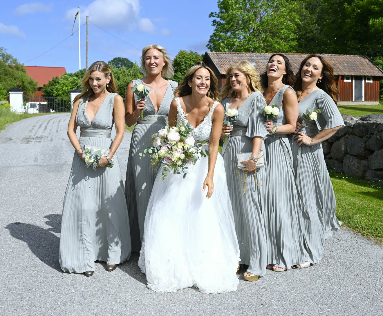 Jessica Wahlgren med sina brudtärnor Caroline Kina Björck, Maria Buhring, Jessica Wahlgren, Pernilla Wahlgren, Lisa Stadell, Hanna Hedlund.