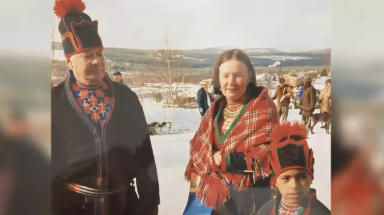 Jon Henrik (till höger i bild) tillsammans med föräldrarna Ulla och Jan.