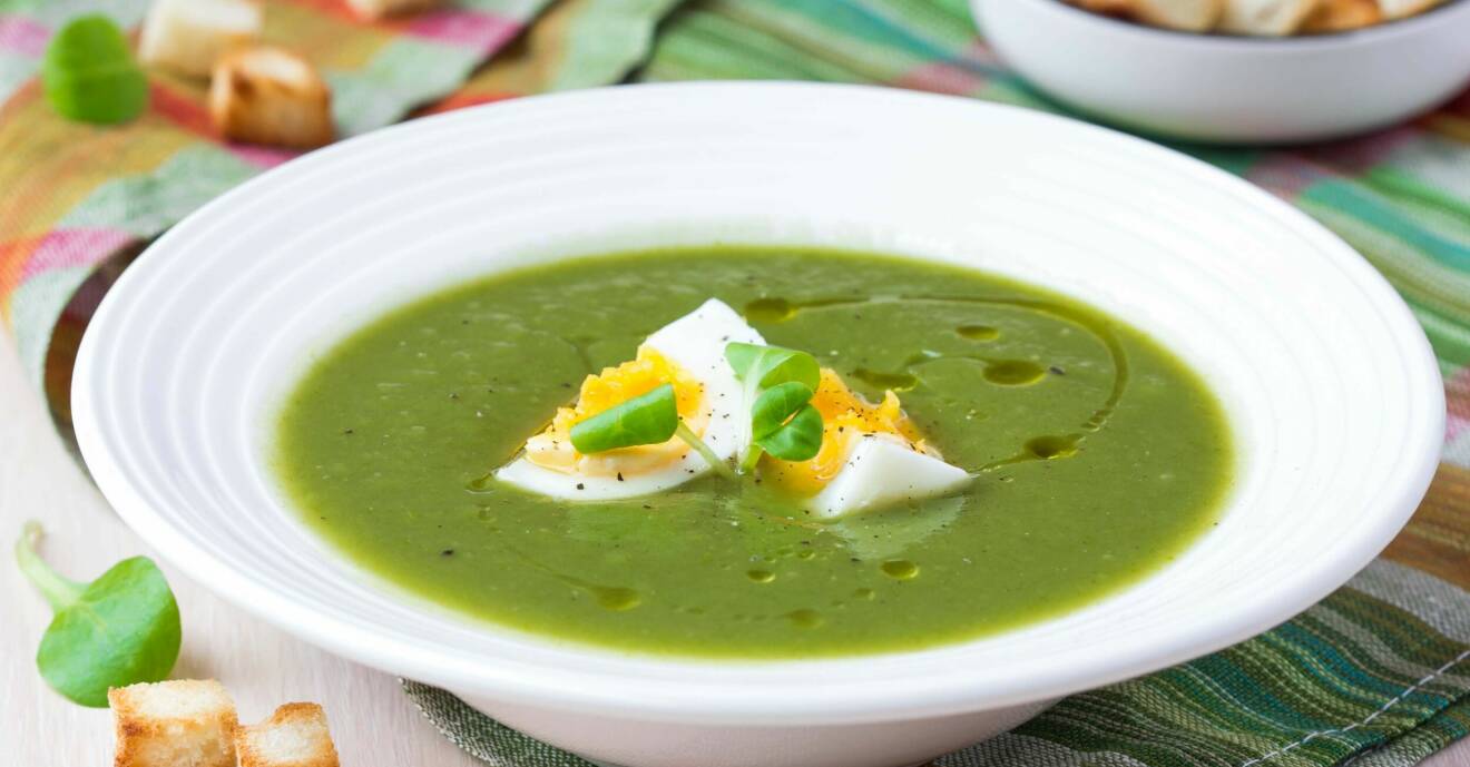 Grön soppa med ägg