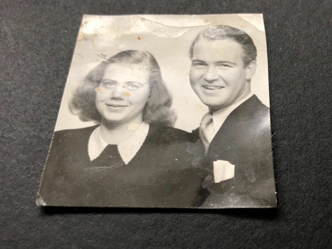 Med livets stora kärlek på förlovningsdagen, 1946. Ketty var 20 år men blev kär i Åke redan som 14-åring.