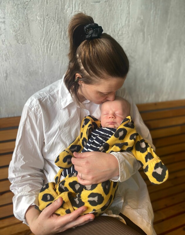 Idag menar Lina att hon mår bra. Här med sonen Sid i famnen. Foto: Privat