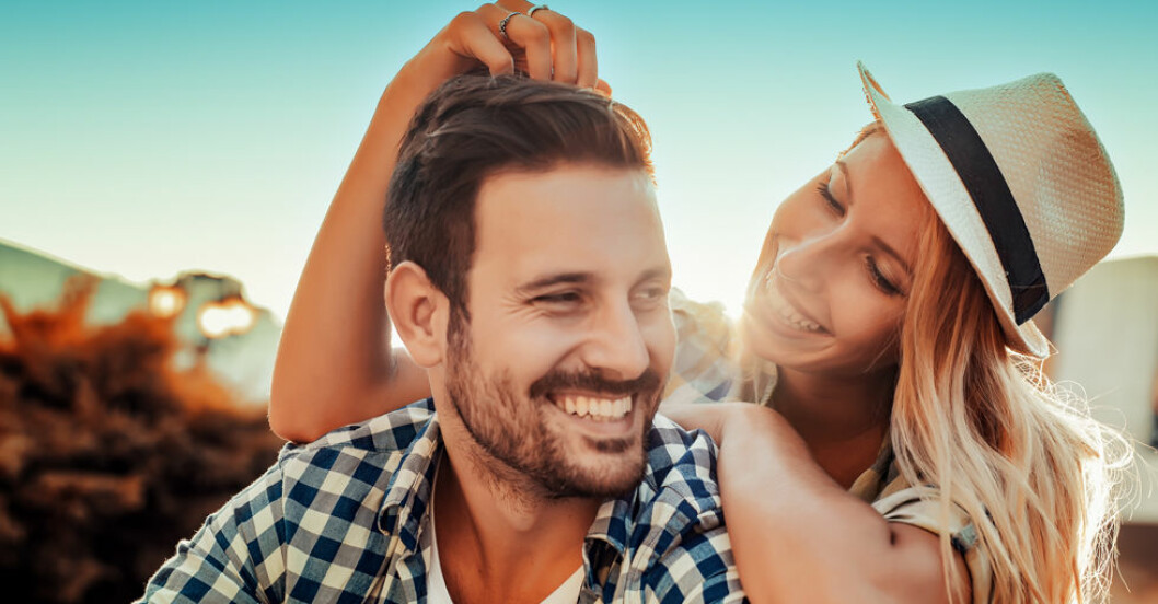 Är du själv introvert men dig partner mer utåt? Det kan tära på relationen.