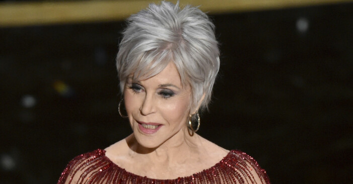 Jane Fonda visar upp sitt gråa hår på Oscarsgalan 2020