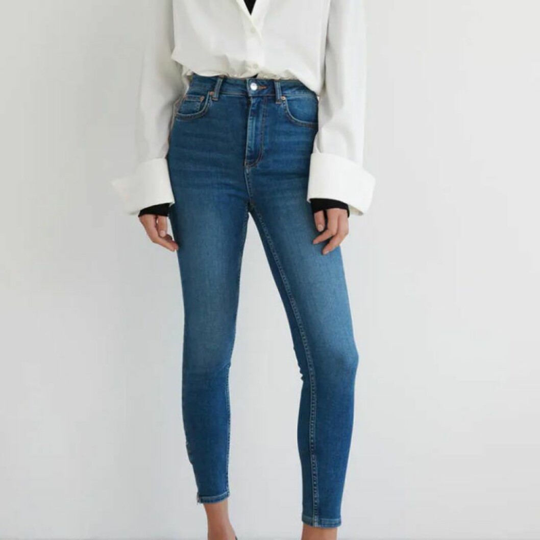 Jeans från Gina tricot. Kostar 249 kronor på rean. <a href="https://apprl.com/al/572i/" target="_blank" rel="noopener">Här kan du fynda</a>. Jeans gina tricot