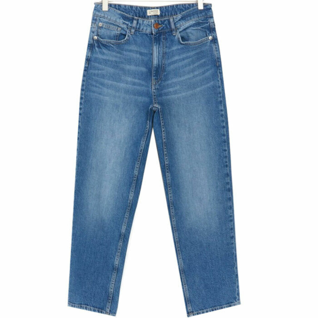 Jeans från Lindex. <a href="https://track.adtraction.com/t/t?a=1200827919&as=1213658115&t=2&tk=1&epi=basgarderob&url=https://www.lindex.com/se/dam/nederdelar/jeans/7967939/NEA-Croppade-raka-high-waist-jeans/" target="_blank" rel="noopener">Här kan du köpa dem</a>. Jeans från Lindex