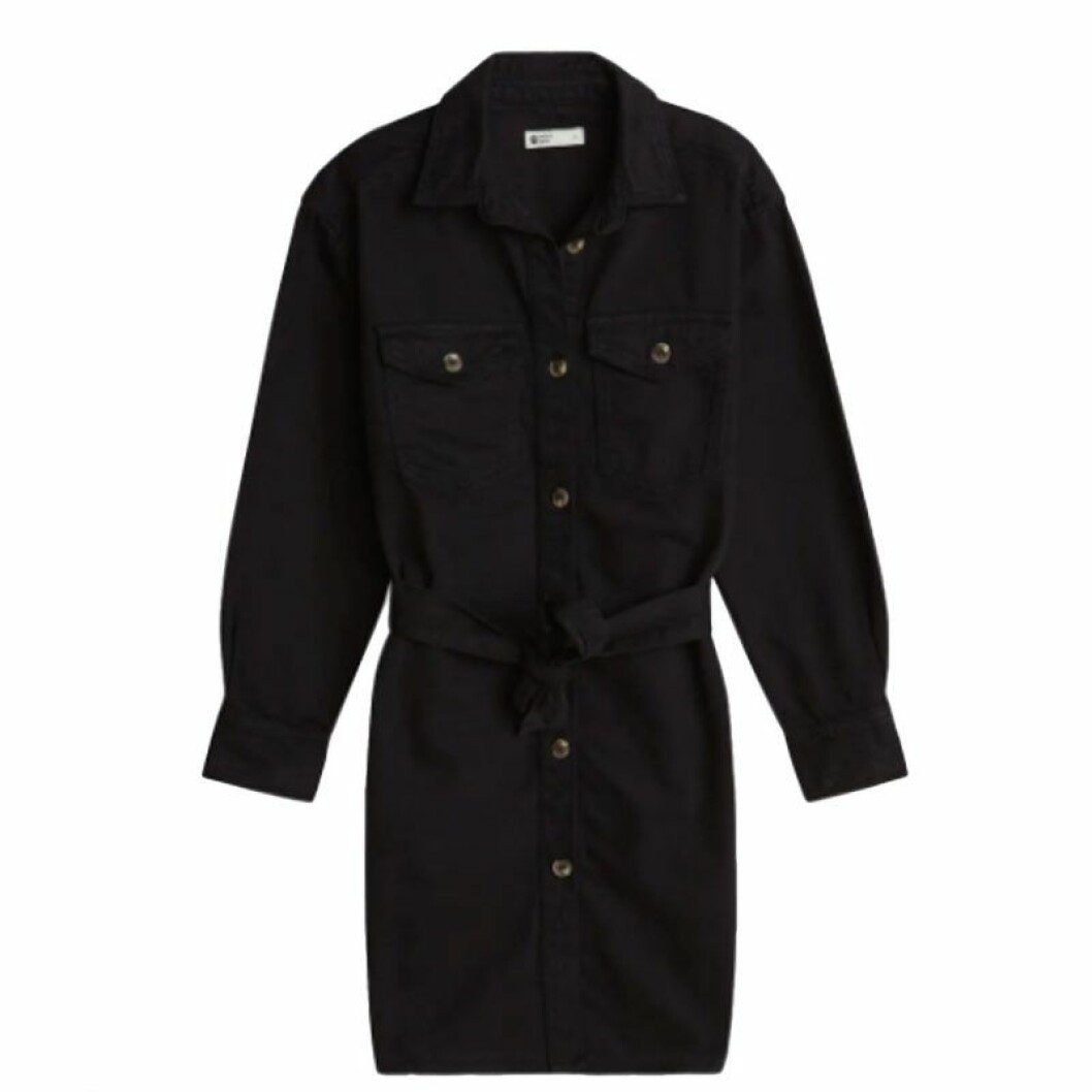 Svart jeansklänning skjortmodell från Gina tricot
