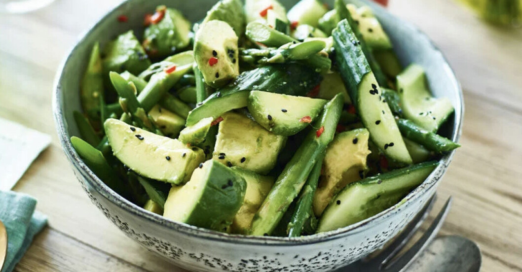 somrig sallad med jordgubbsdressing