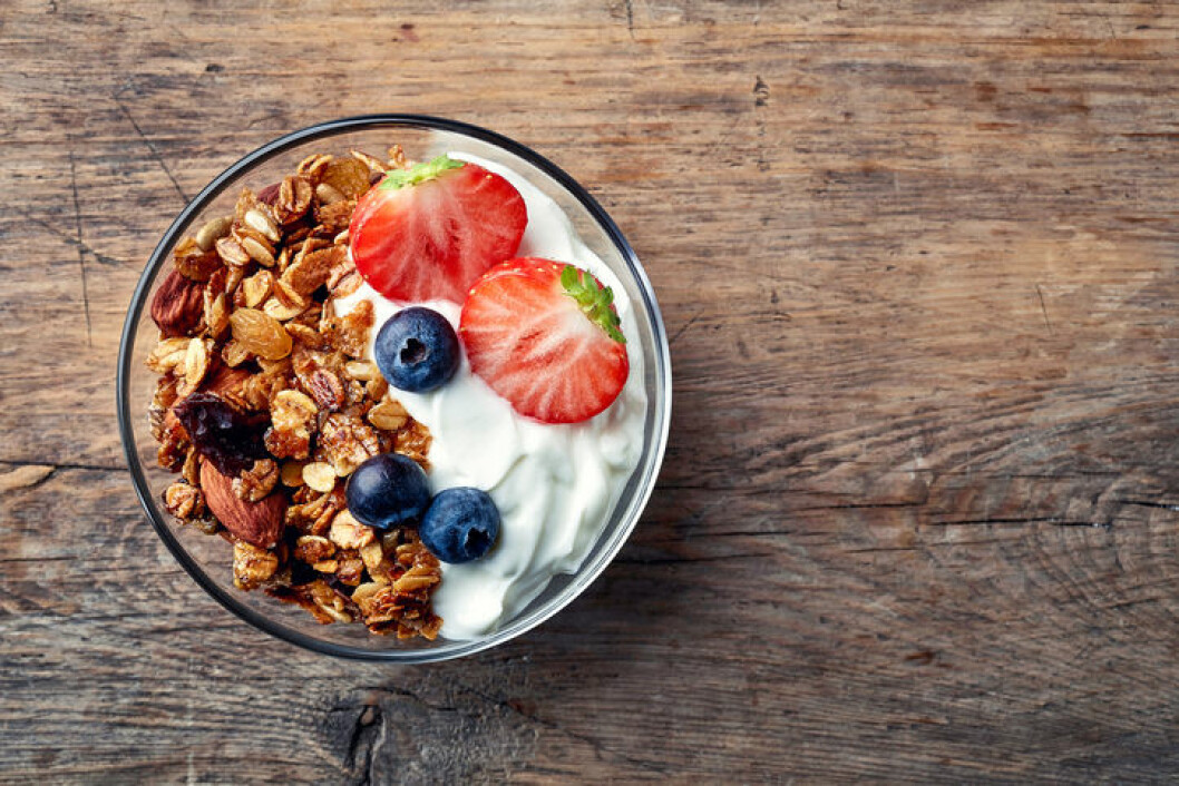 Yoghurt innehåller kalcium.