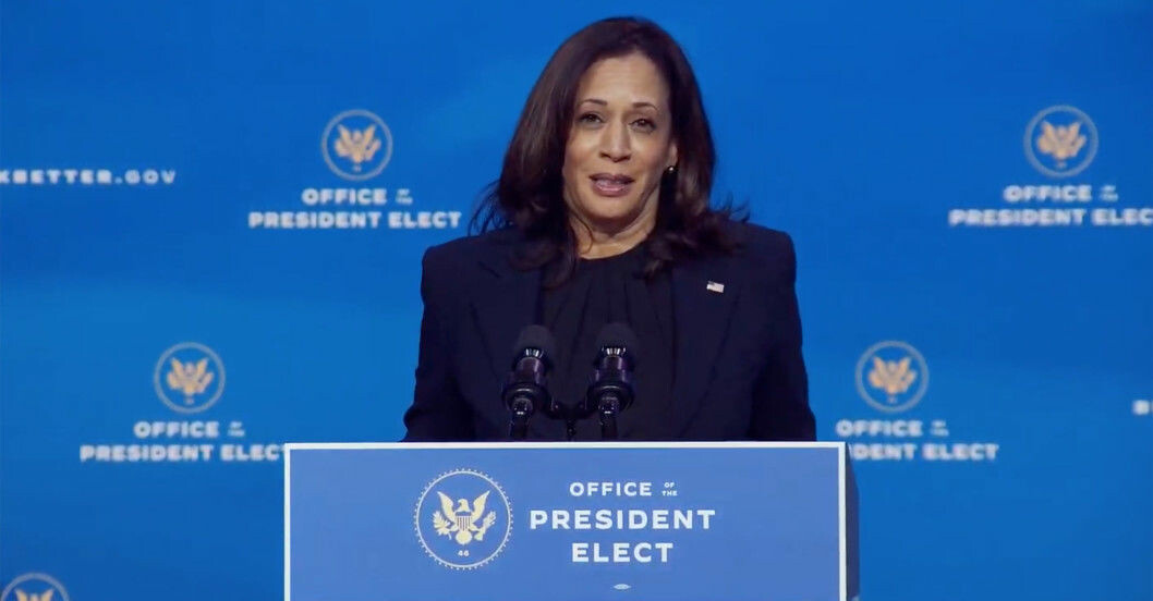 Kamala Harris håller tal