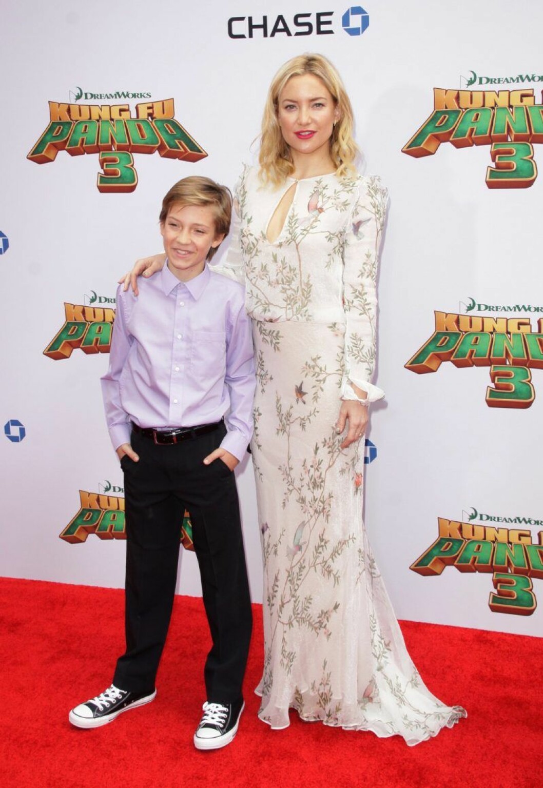 Kate Hudson och Ryder Robinson på galapremiär 2016. Kate Hudson tillsammans med sin son