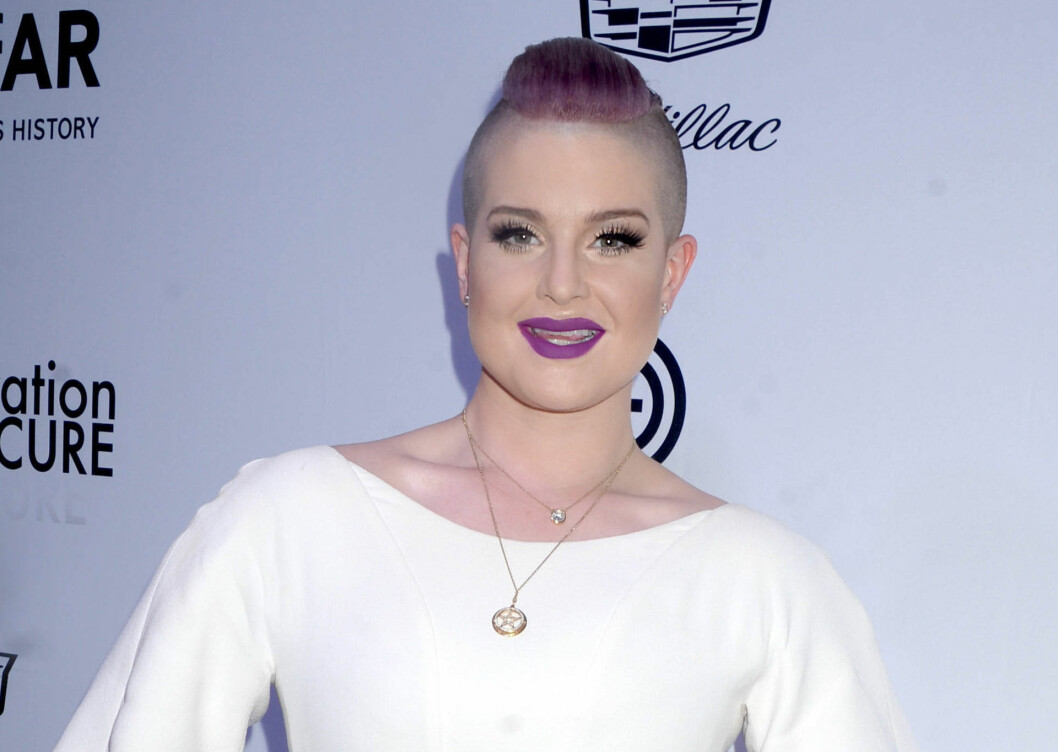 Kelly Osbourne har haft mohawk flera gånger. Kelly Osbourne kör mohawk.