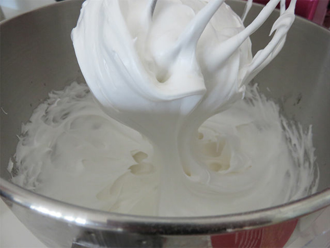Via: <a href="https://lucysfriendlyfoods.com/2015/04/16/more-adventures-in-egg-free-meringue/" target="_blank" rel="noopener">lucysfriendlyfoods</a> Via: lucysfriendlyfoods