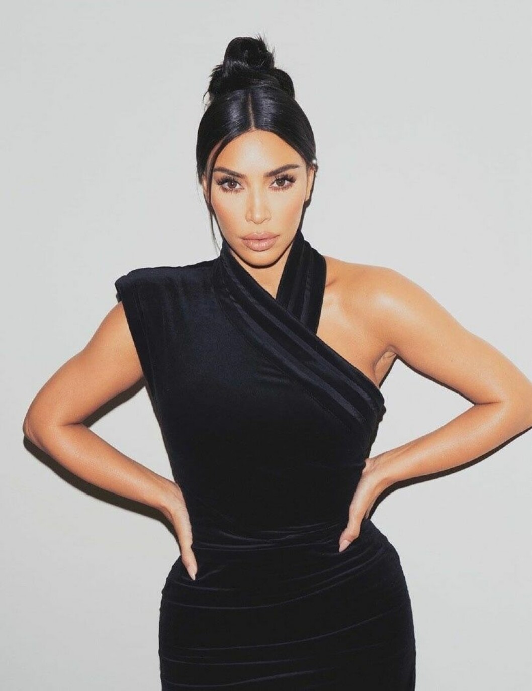 Kim Kardashian kilar stadigt med Kanye West. Kim Kardashian