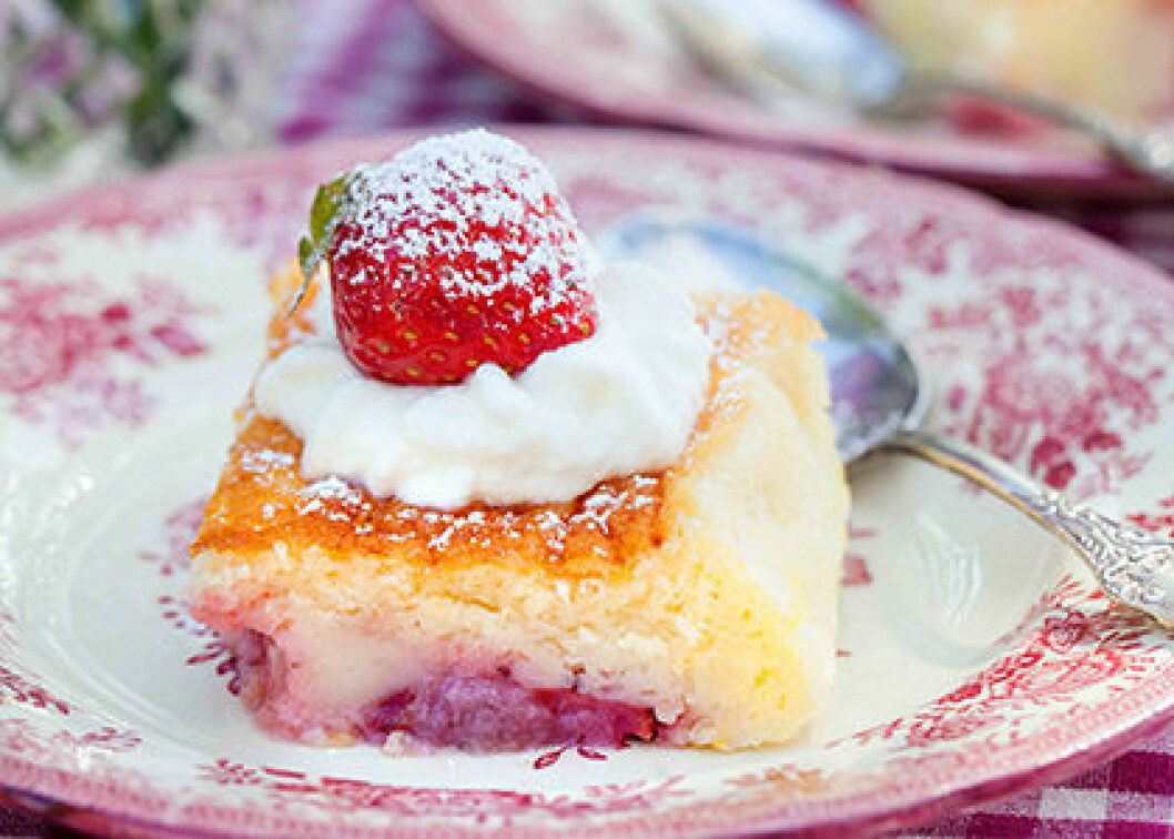 Mors dag meny: Recept på kladdkaka med jordgubbar.