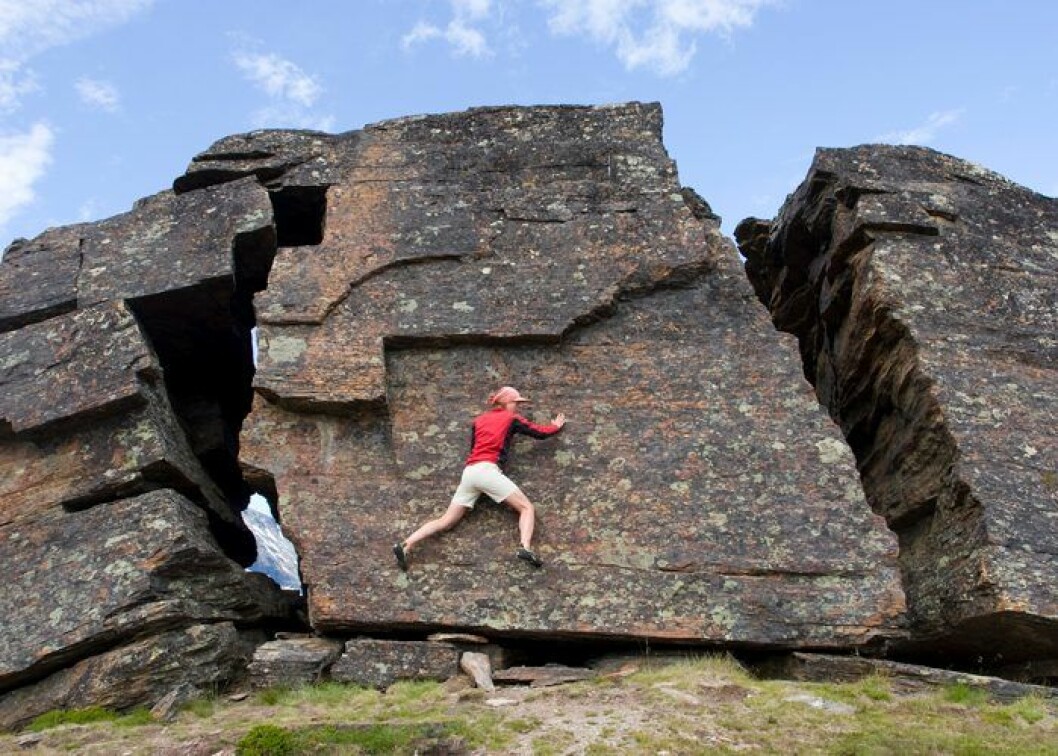 Klättring är inte bara roligt – det är bra träning också! Obs, bilden visar bouldering.