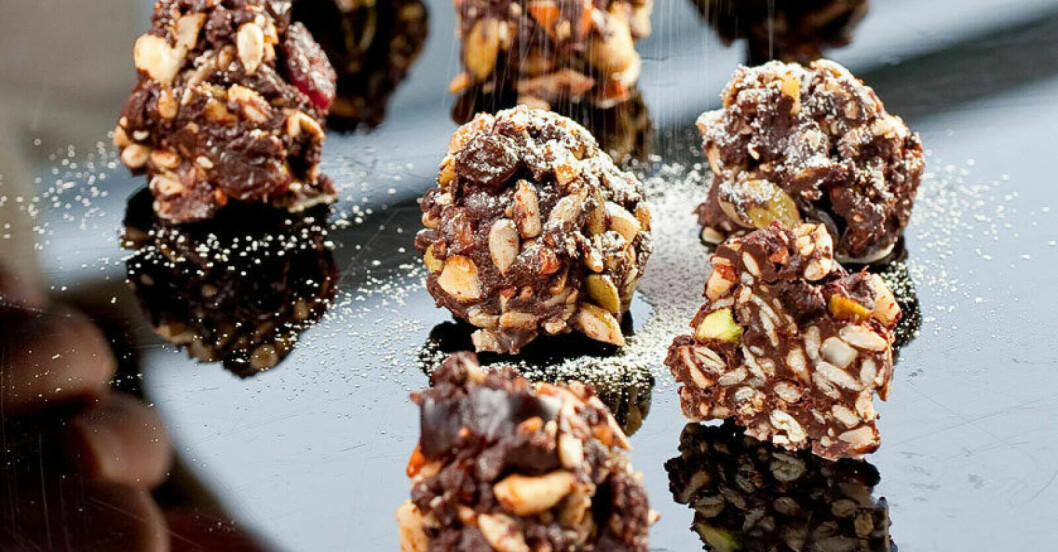 bollar av nötter och torkad frukt