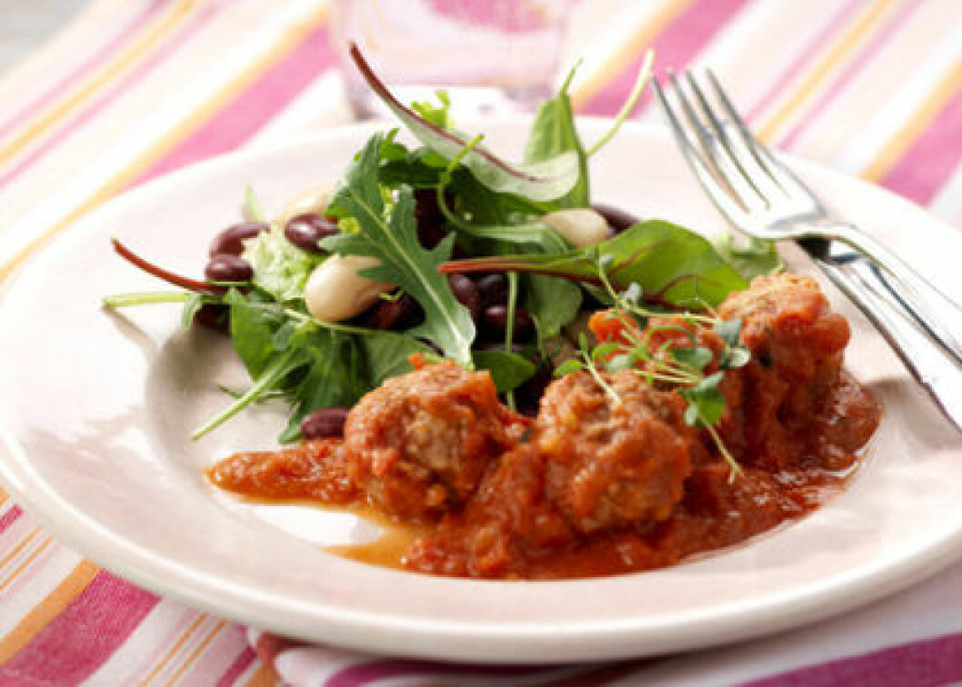 Köttbullar picante med bönsallad