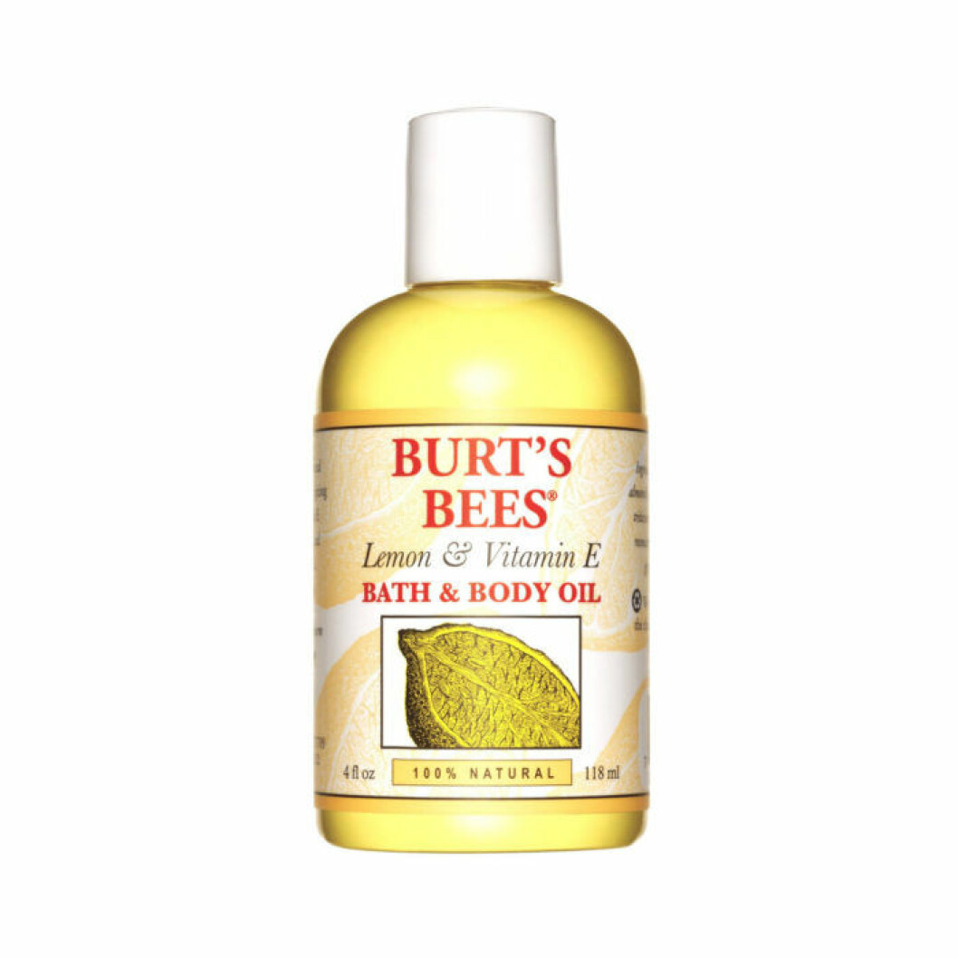 Innehåller vitamin E och citrus och ska återfukta och mjuka upp huden.
