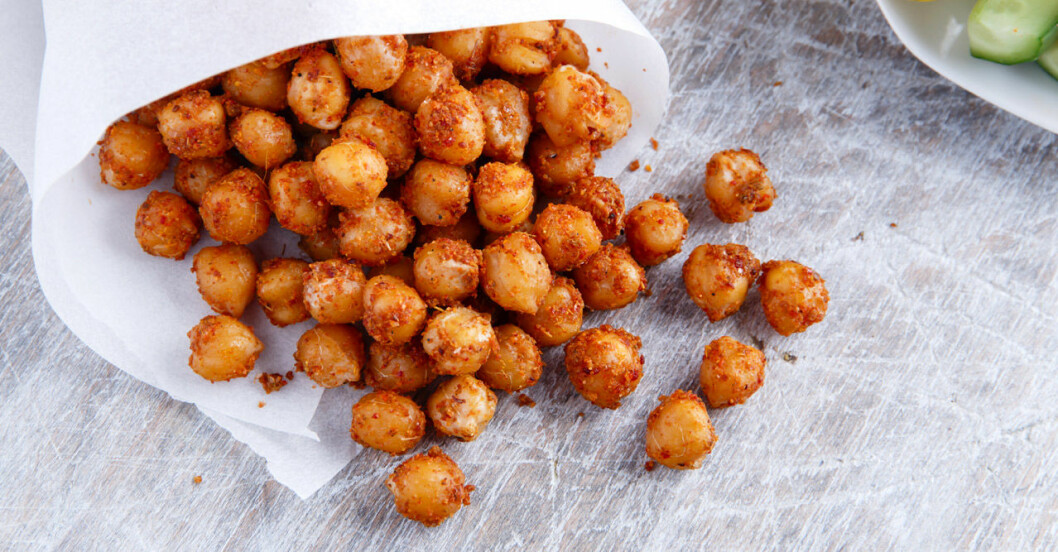 Perfekt som snacks! De som äter kryddiga kikärter får ett minskat kaloriintag och äter mindre skräpmat, visar forskning.