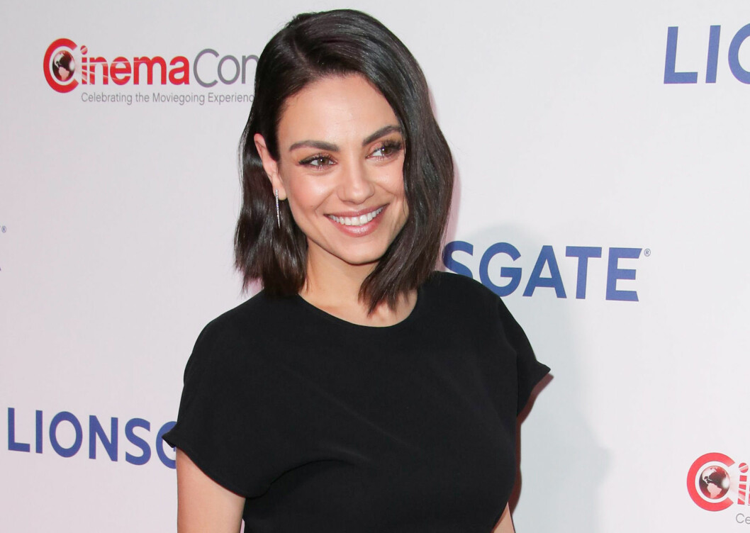 Mila Kunis bär upp snedbena snyggt! foto: Mila Kunis i sidobena med bob.