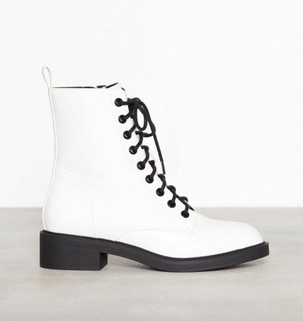 Vita boots med snörning